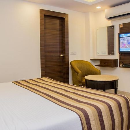 Hotel Pawan Plaza Near Sir Ganga Ram Hospital Delhi  Buitenkant foto