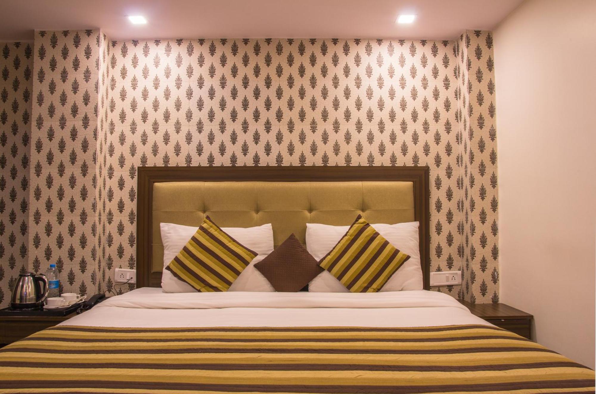 Hotel Pawan Plaza Near Sir Ganga Ram Hospital Delhi  Buitenkant foto