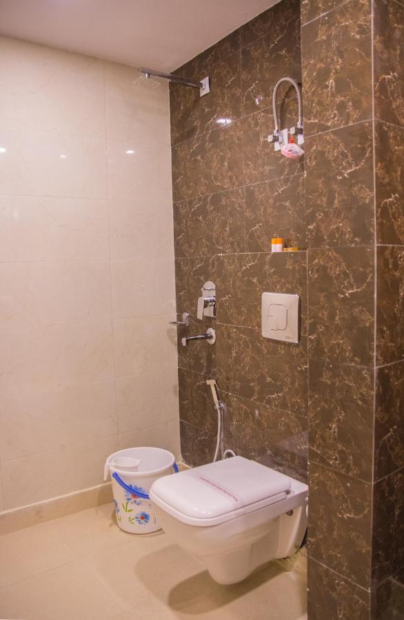 Hotel Pawan Plaza Near Sir Ganga Ram Hospital Delhi  Buitenkant foto