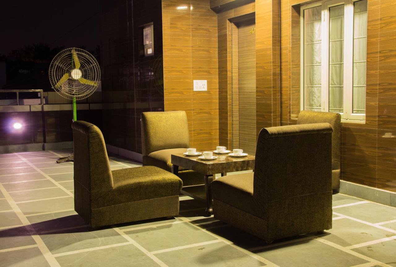 Hotel Pawan Plaza Near Sir Ganga Ram Hospital Delhi  Buitenkant foto