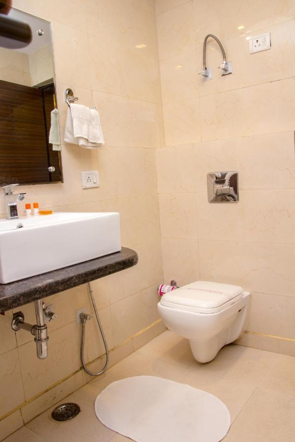 Hotel Pawan Plaza Near Sir Ganga Ram Hospital Delhi  Buitenkant foto