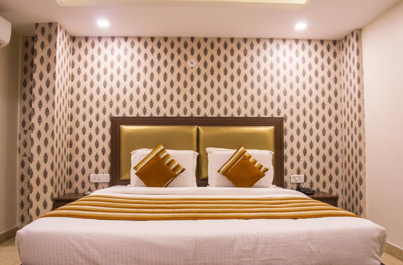 Hotel Pawan Plaza Near Sir Ganga Ram Hospital Delhi  Buitenkant foto