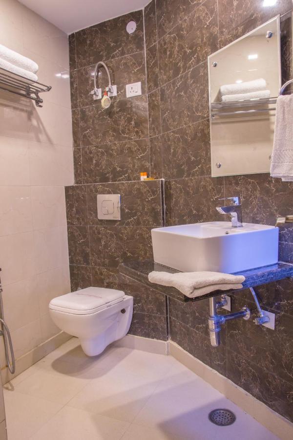 Hotel Pawan Plaza Near Sir Ganga Ram Hospital Delhi  Buitenkant foto