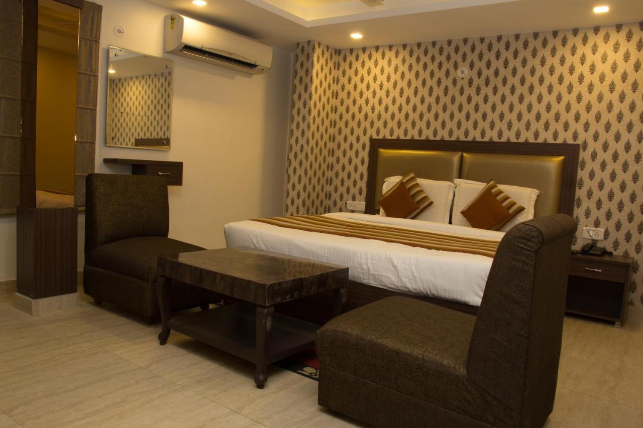 Hotel Pawan Plaza Near Sir Ganga Ram Hospital Delhi  Buitenkant foto