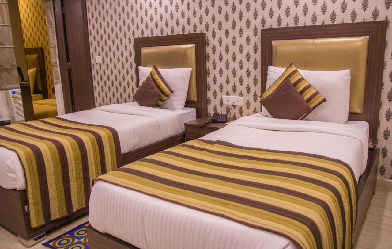 Hotel Pawan Plaza Near Sir Ganga Ram Hospital Delhi  Buitenkant foto