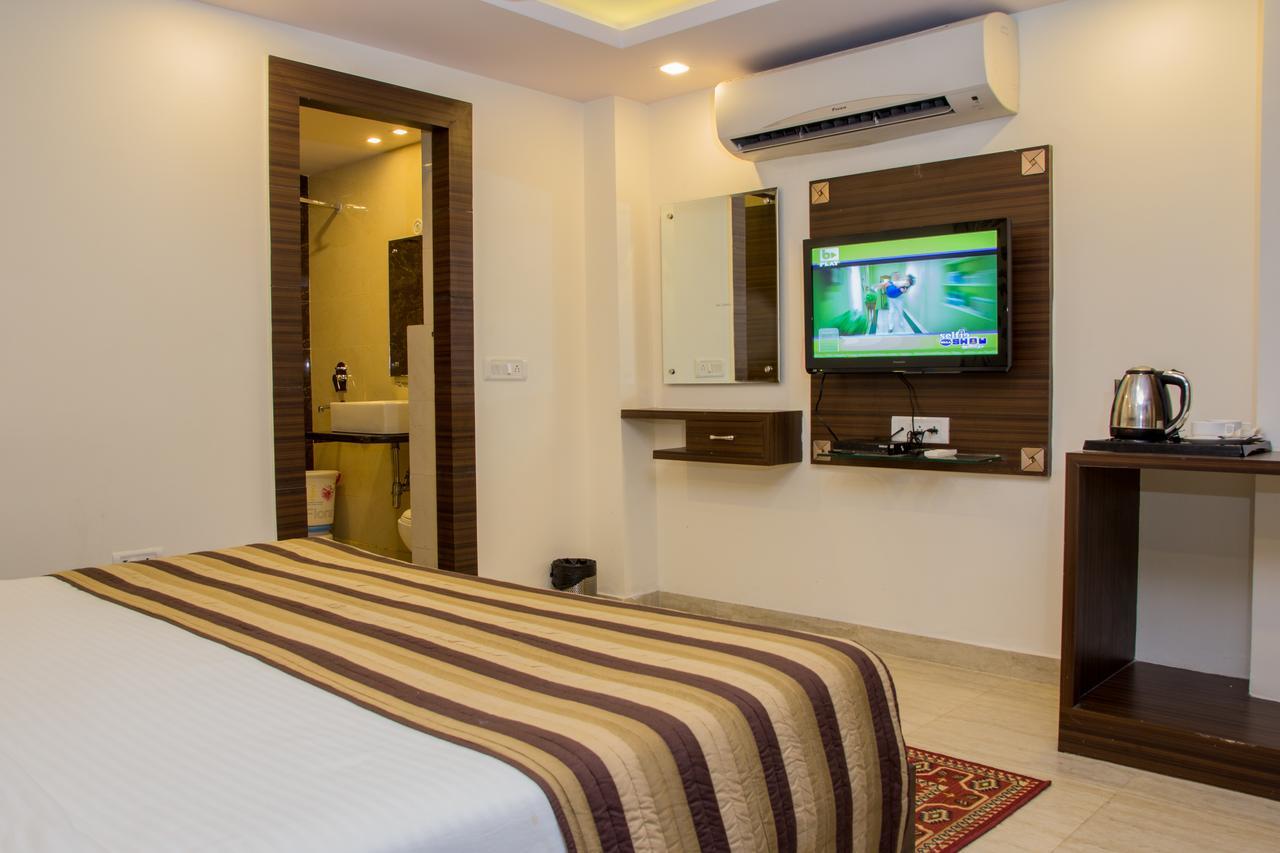 Hotel Pawan Plaza Near Sir Ganga Ram Hospital Delhi  Buitenkant foto