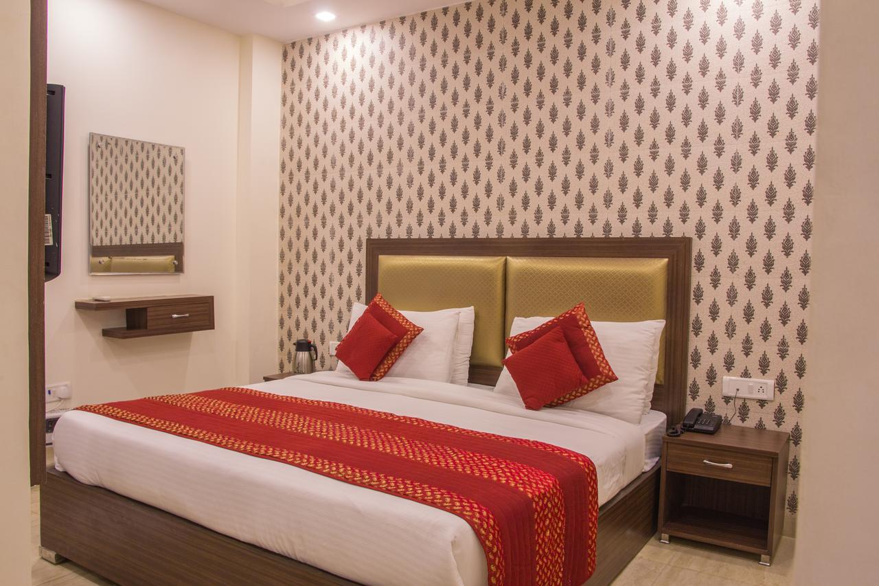 Hotel Pawan Plaza Near Sir Ganga Ram Hospital Delhi  Buitenkant foto