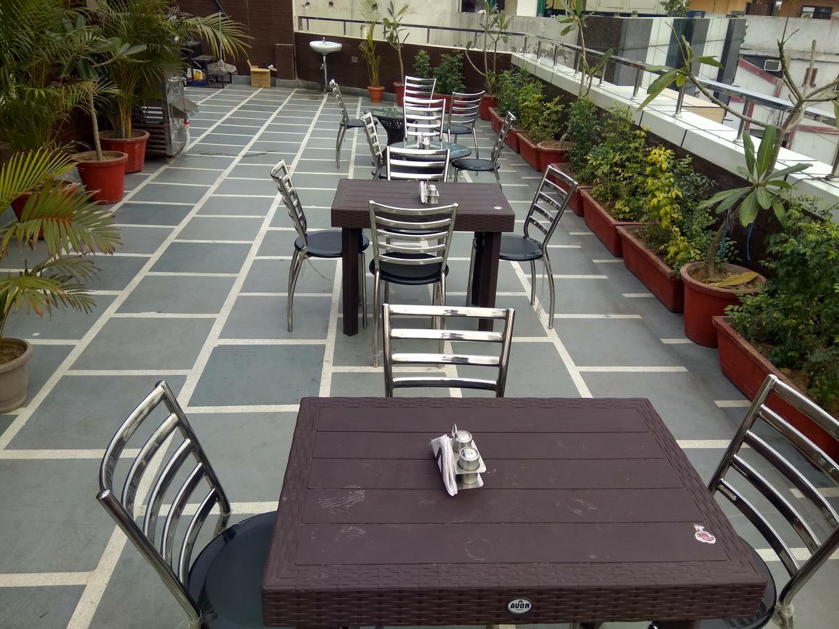 Pawan Plaza Hotel Near Blk Hospital New Delhi Buitenkant foto