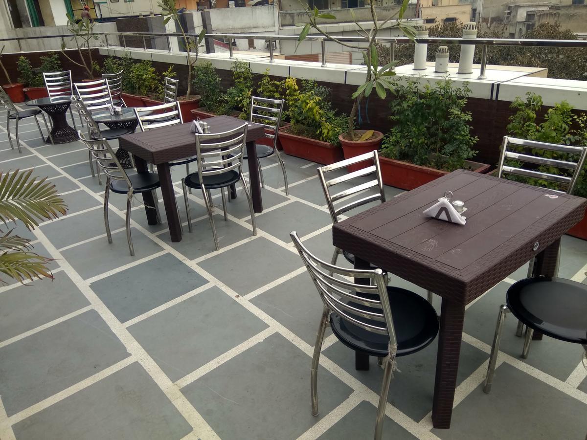 Hotel Pawan Plaza Near Sir Ganga Ram Hospital Delhi  Buitenkant foto