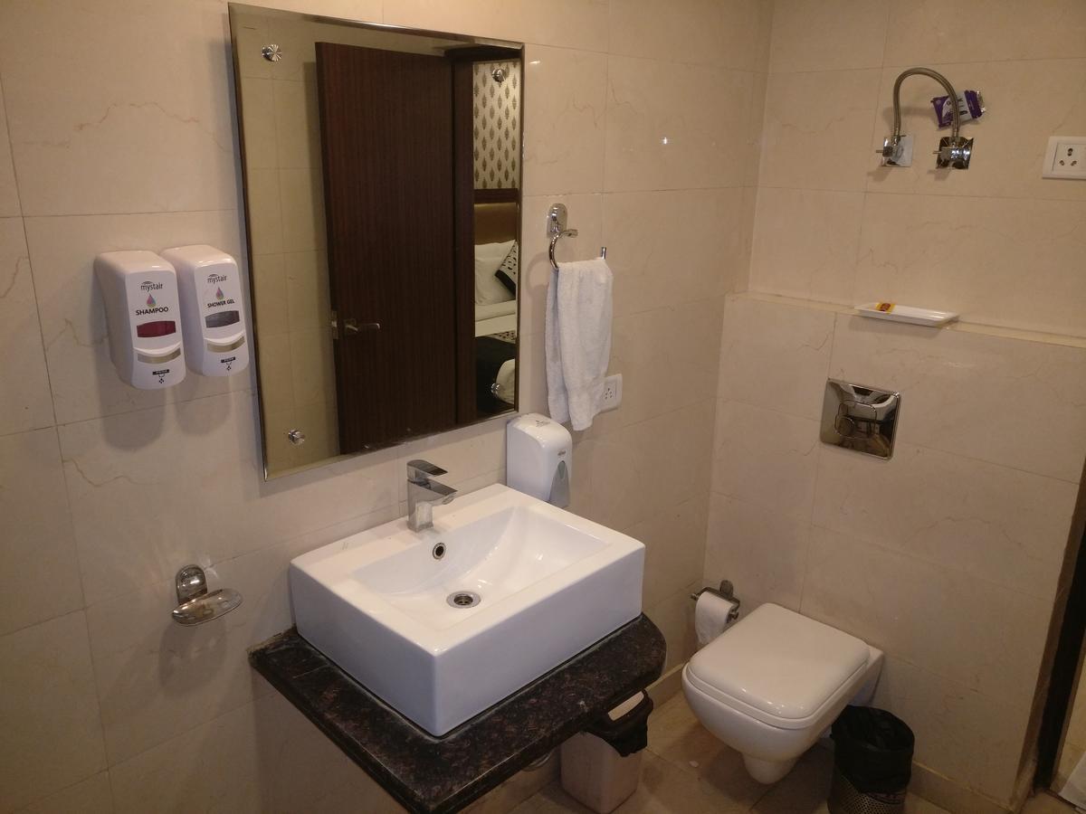 Hotel Pawan Plaza Near Sir Ganga Ram Hospital Delhi  Buitenkant foto
