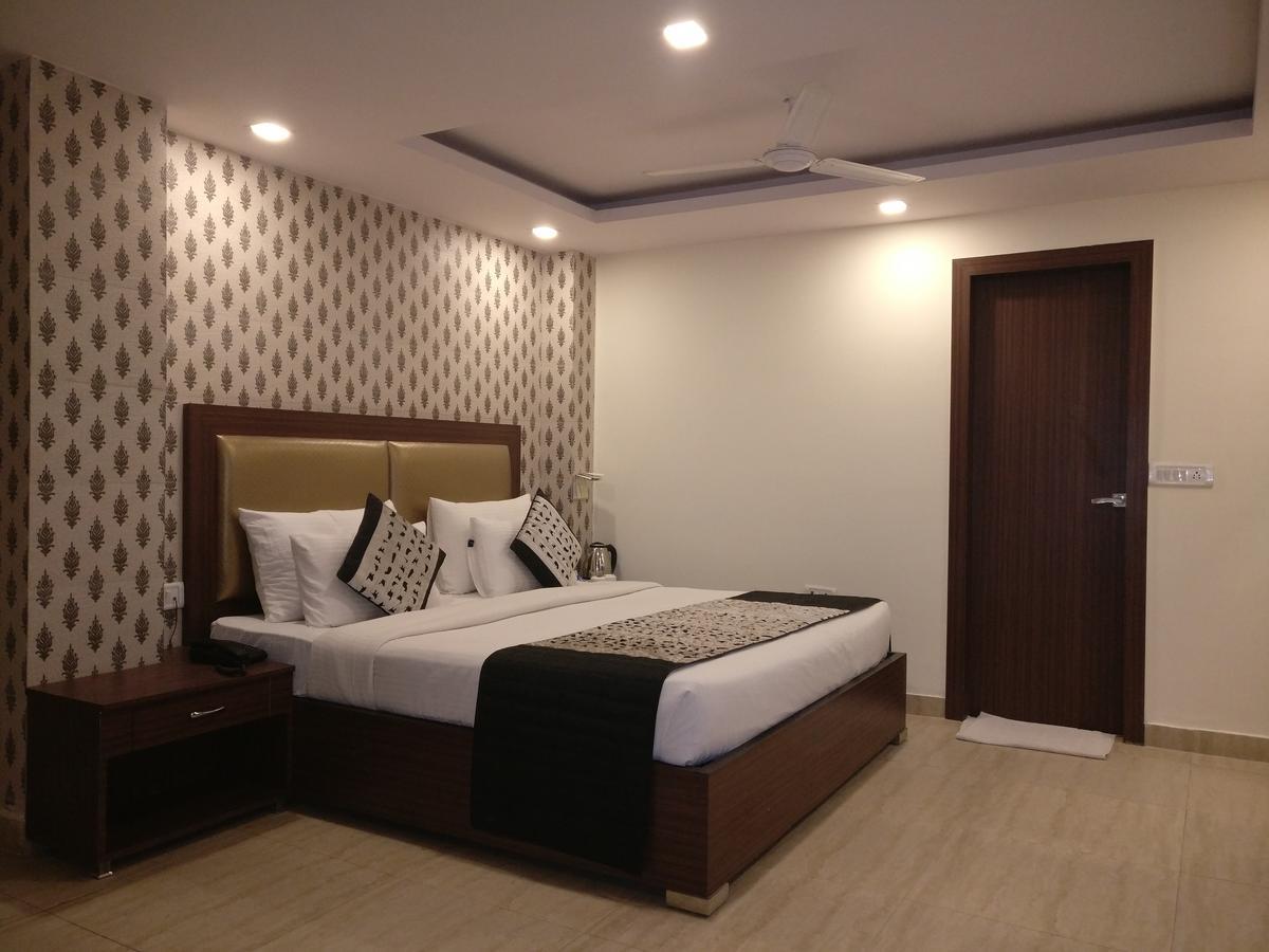 Hotel Pawan Plaza Near Sir Ganga Ram Hospital Delhi  Buitenkant foto