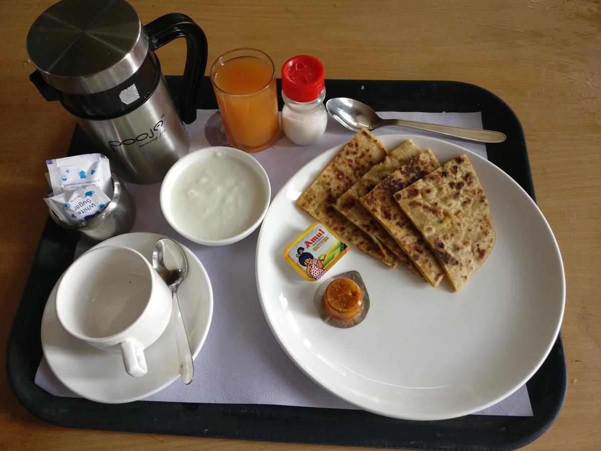 Hotel Pawan Plaza Near Sir Ganga Ram Hospital Delhi  Buitenkant foto
